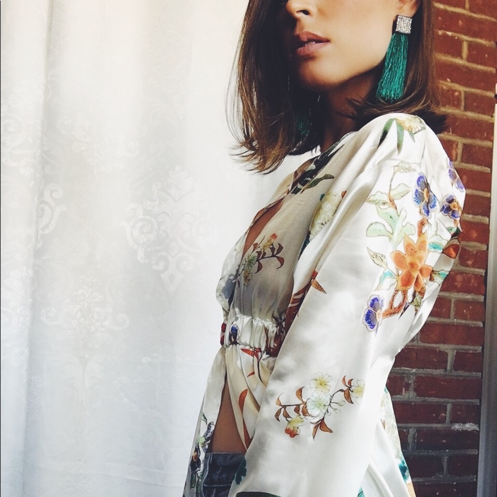 🆕Amber Floral Satin Kimono - Picture 2 of 6